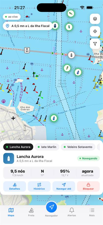 Aplicativo NautMax mostrando mapa náutico, embarcações e atalhos de gestão
